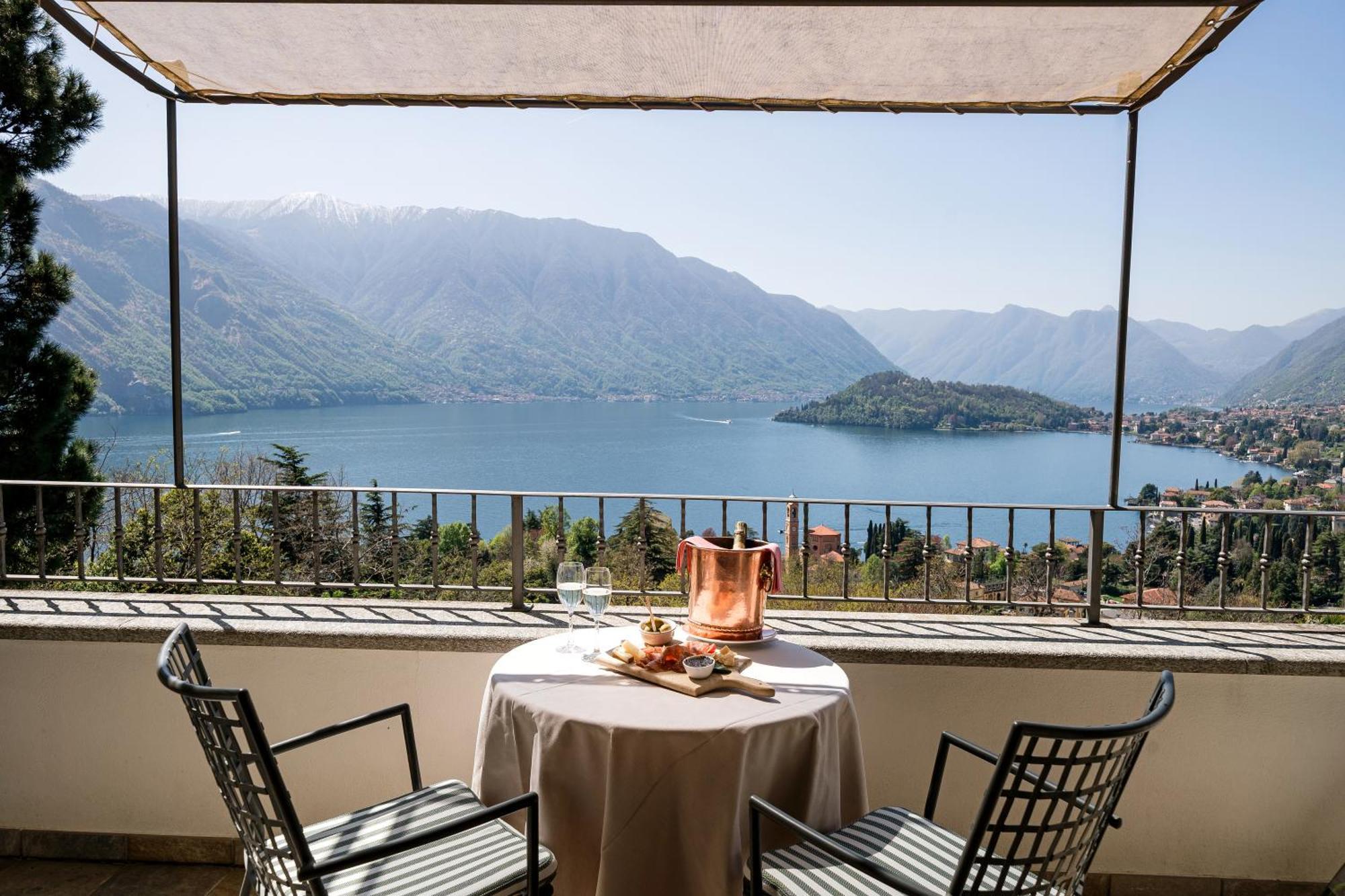 Alveluu Ristorante E Suites トレメッツォ エクステリア 写真