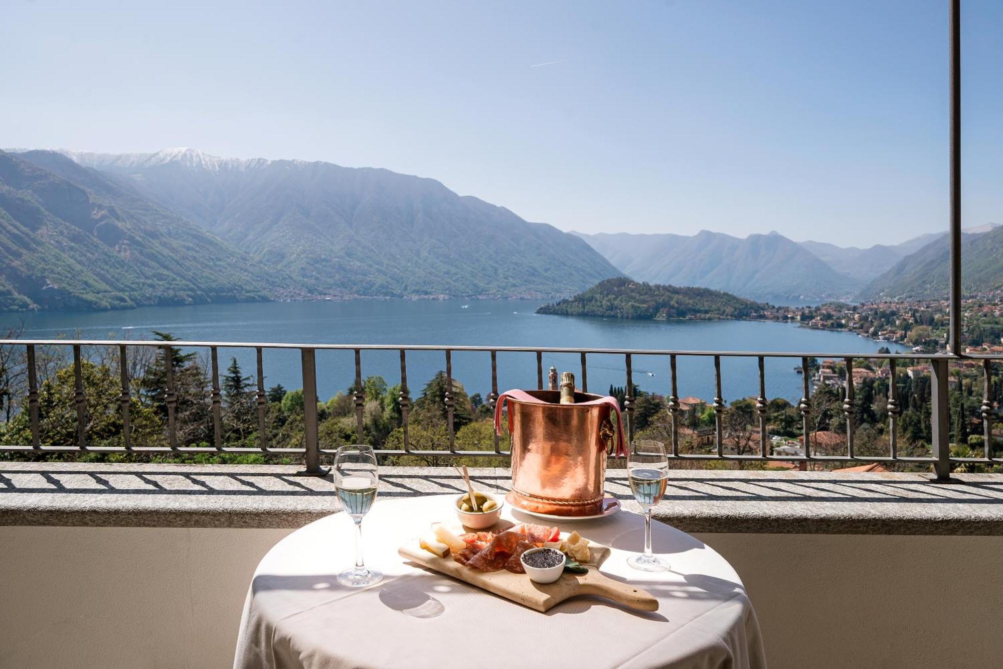 Alveluu Ristorante E Suites トレメッツォ エクステリア 写真