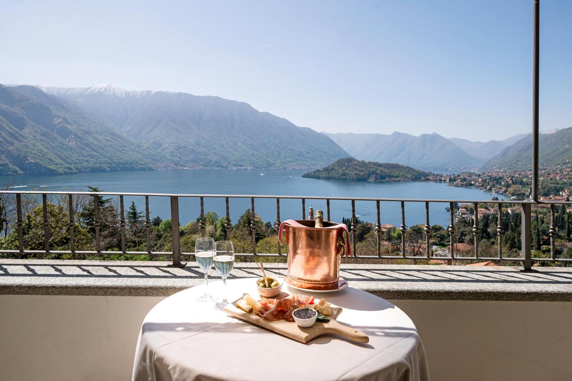 Alveluu Ristorante E Suites トレメッツォ エクステリア 写真